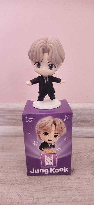 Іграшки BTS з макдональса