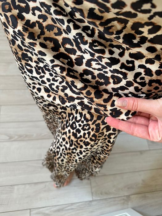Сатинова спідниця міді в леопардовий принт