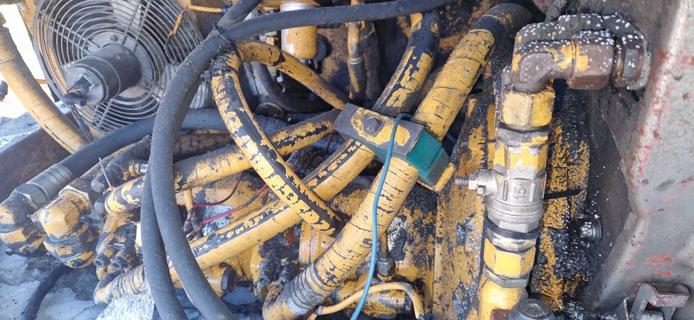 koparka liebherr A 310 gąsienicowa zwolnica siłownik ramie części