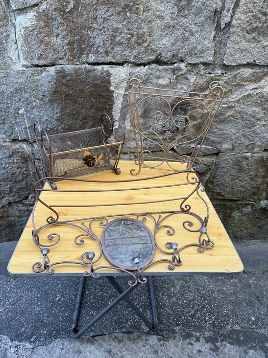 3 Peças de adorno antigas em ferro .