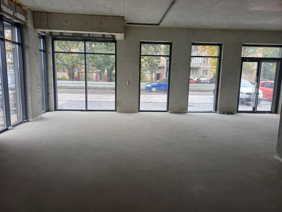 Комерційне приміщення в серці Ужгорода з паркінгом біля ТЦ-інвестиція1