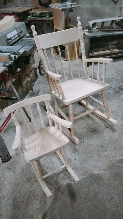 Cadeira baloiço em madeira