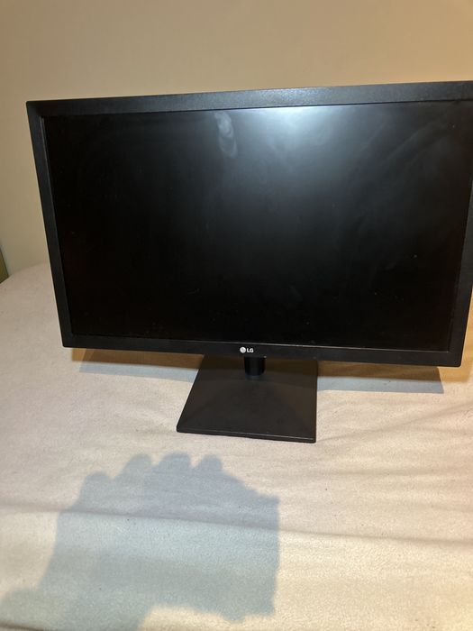 Monitor LG LED – Tela Plana, Base Regulável – Não Testado