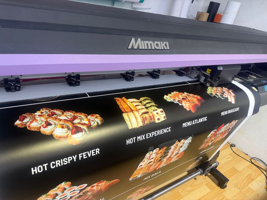 Mimaki CJV150-160 - Plotter de impressão e corte a trabalhar todos os dias