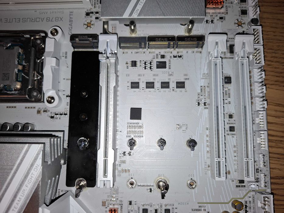 Proceror amd Ryzen 9 9950 3D I Gigabyte X870
