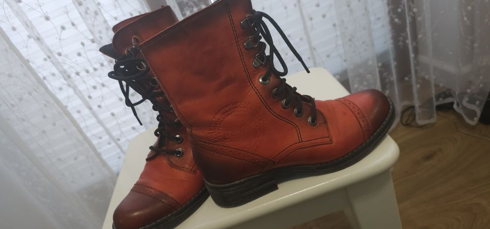 Buty wiązane glany trzewiki Carinii r.37