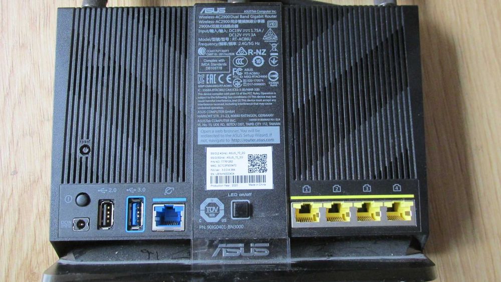 Router Asus RT-AC86U z antenami