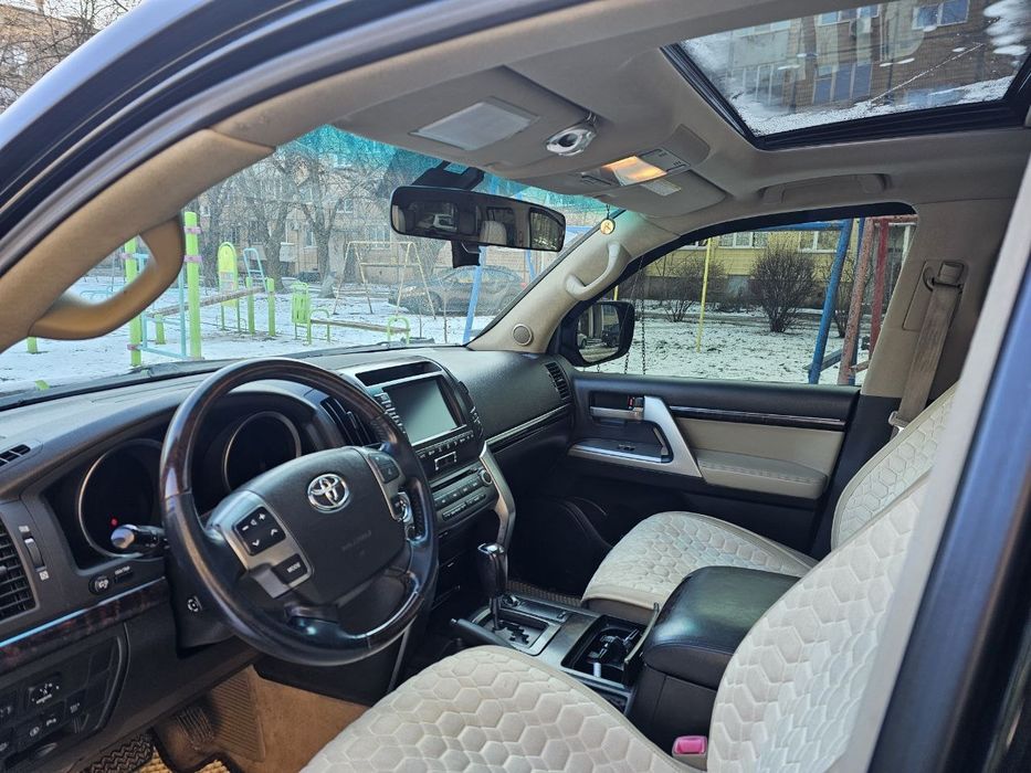 Toyota Land Cruiser 200