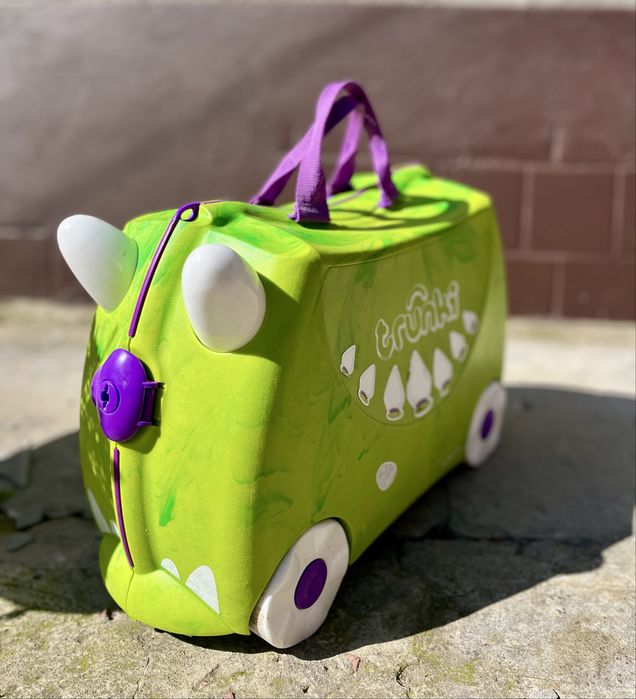 Дитячий саквояж на колесах