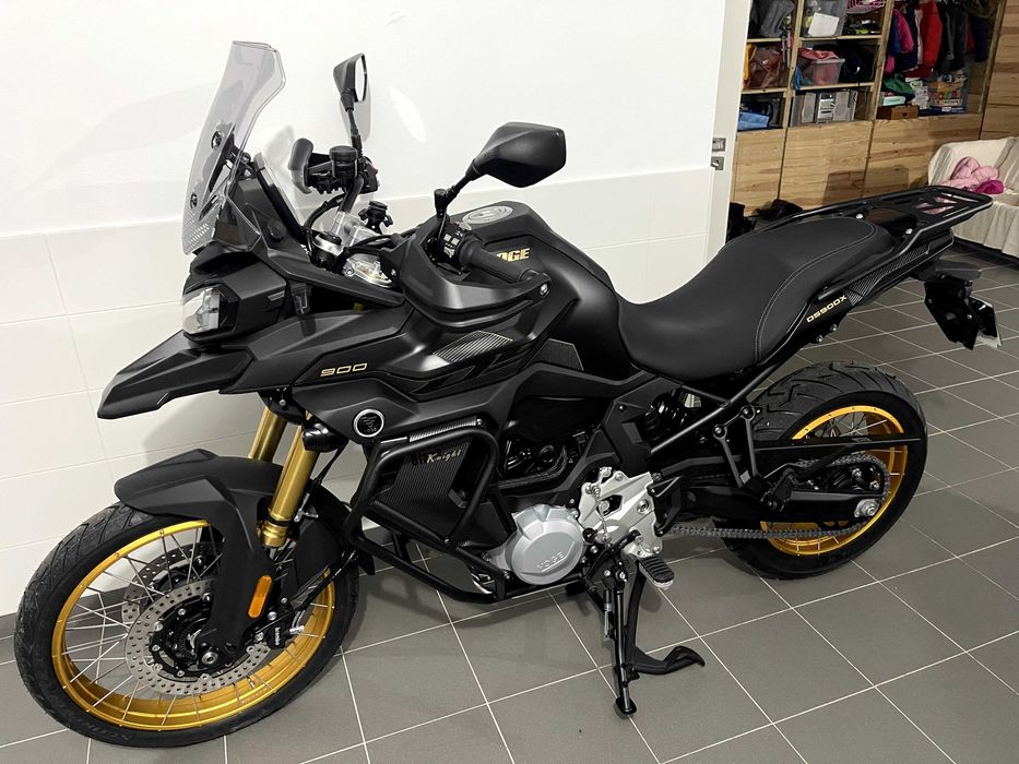 Voge DS900X Black Knight 2024 — 2.526 km, nova, c/ malas SHAD