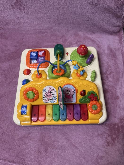 Іграшка фірми chicco