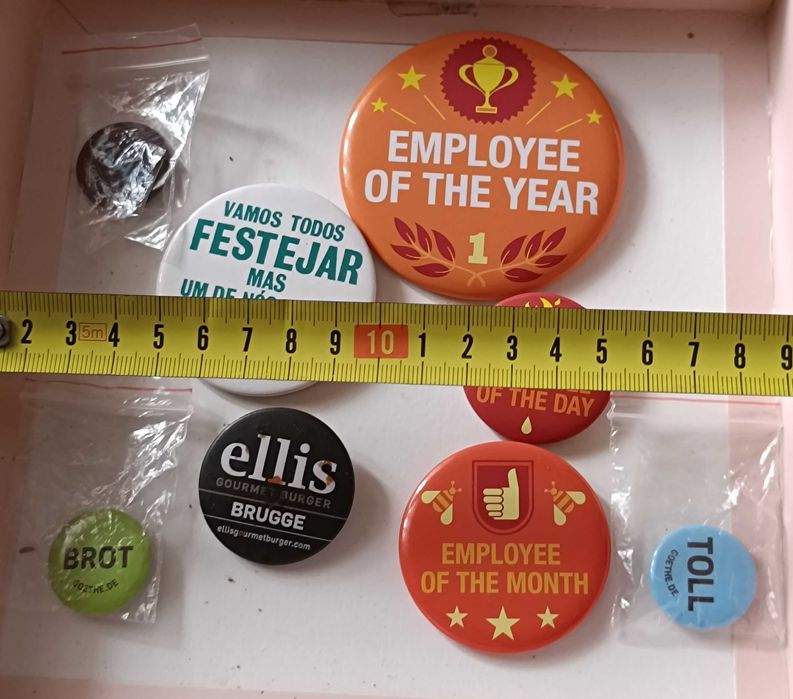 8 Pins ou Alfinetes de Peito