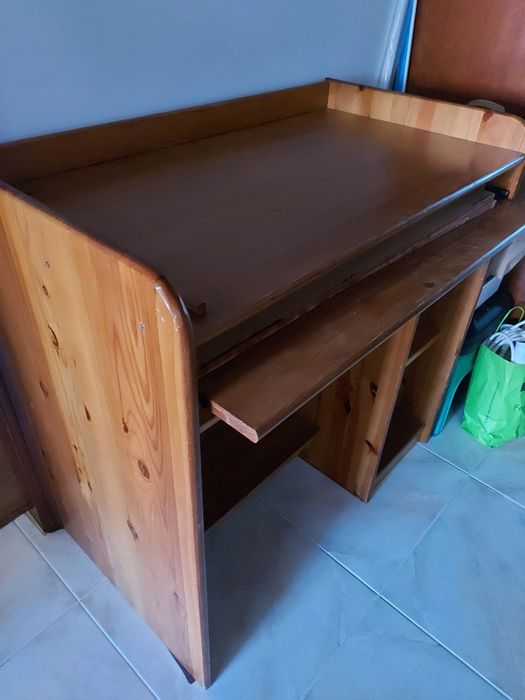 Secretária em pinho mel