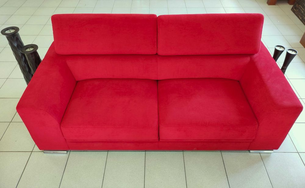 Conjunto de dois sofás vermelhos, Aquinos Viseu • OLX Portugal
