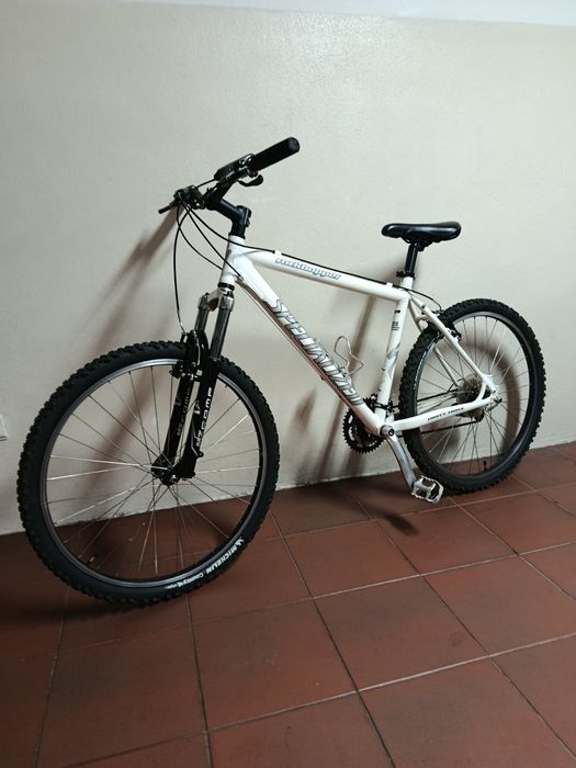 Bicicleta BTT specialized rockhopper