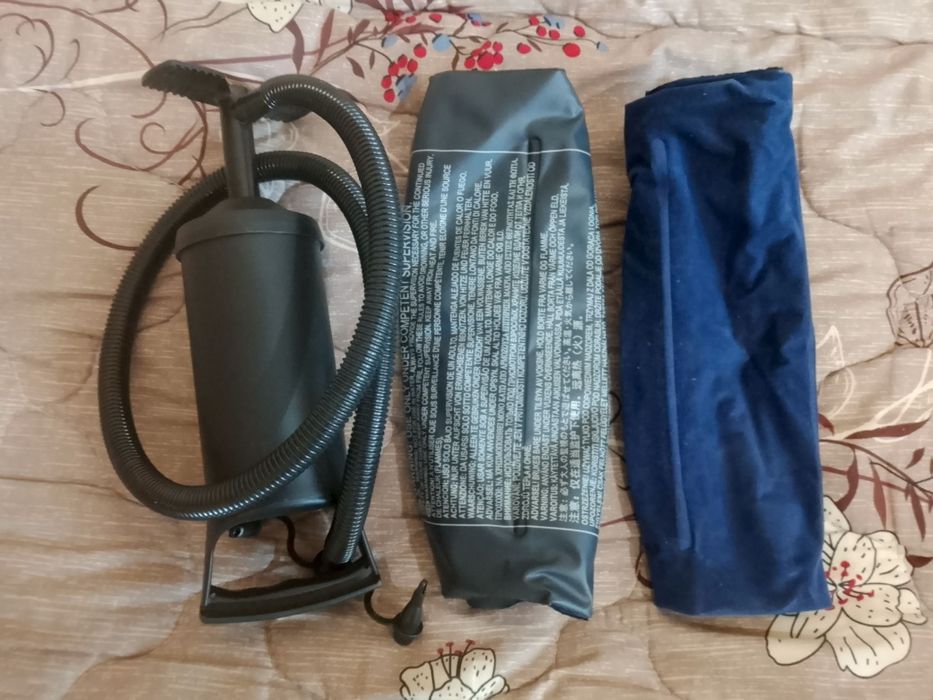 Віддам насос і дві подушки.