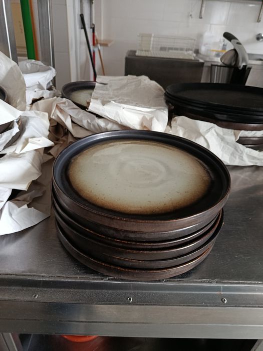 Pratos originais de cerâmica