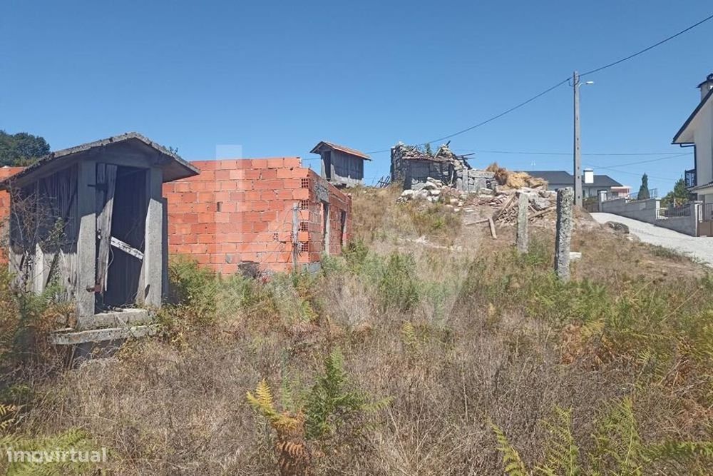Buildable plot with existing structures, Pindelo, São Pedro do Sul