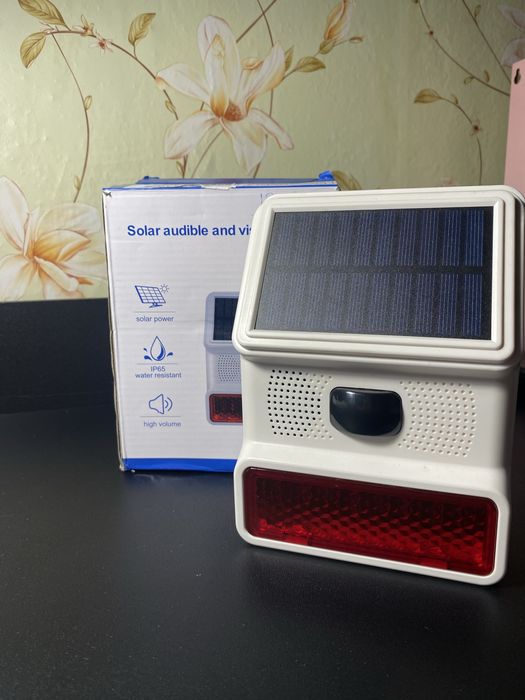 Сонячний відлякувач руху з сиреною та світлом