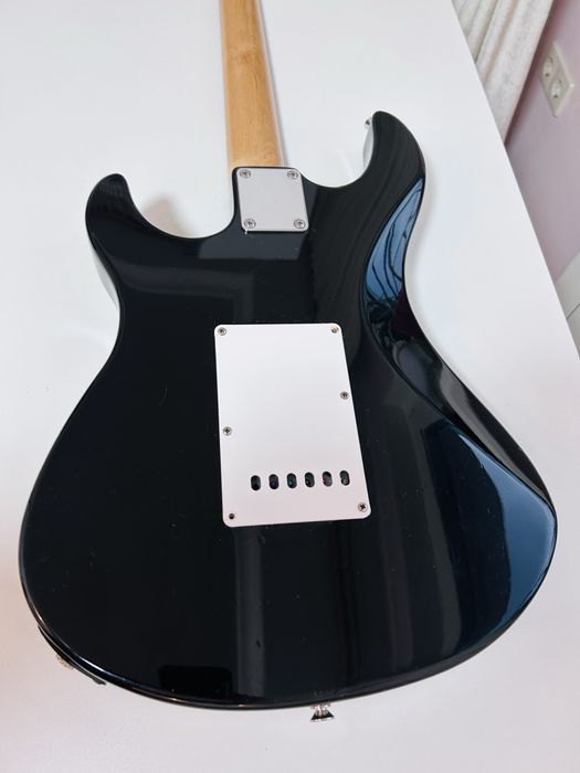 Електрогітара Yamaha EG 112