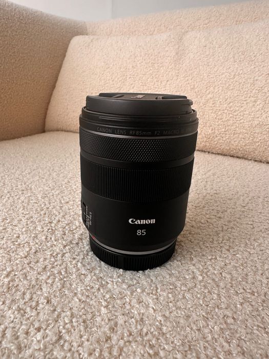 Objetiva Canon RF 85mm F2 Macro IS STM