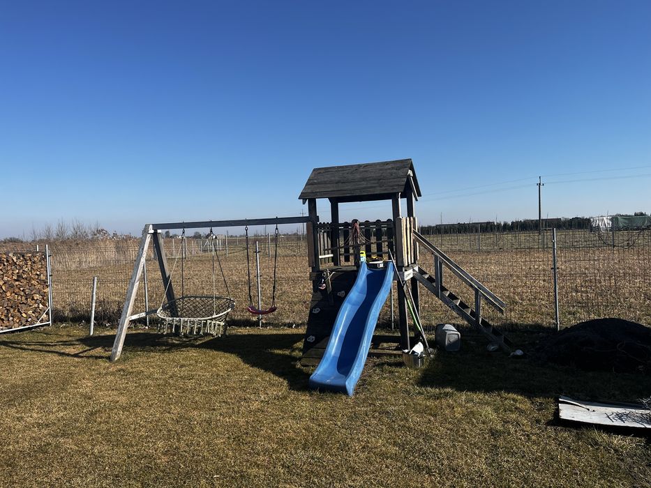 Drewniany plac zabaw