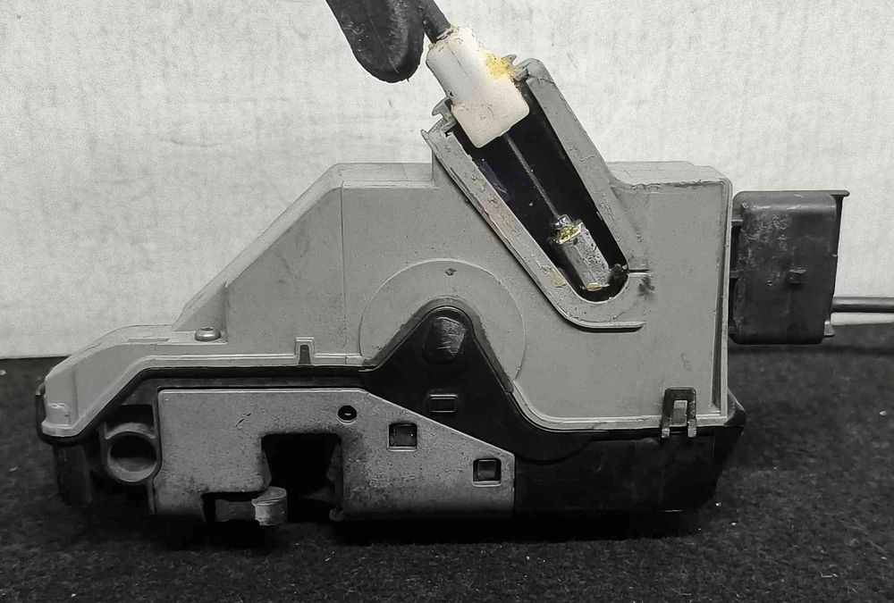 Fechadura / Fecho Porta Trás Esquerdo 9688081080 - PEUGEOT 208 I