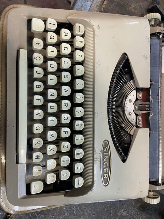 Maquina de escrever Singer