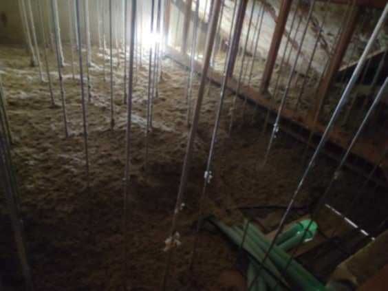 nadmuch izolacji (wełna, celuloza). Ocieplenia sufitów i poddaszy