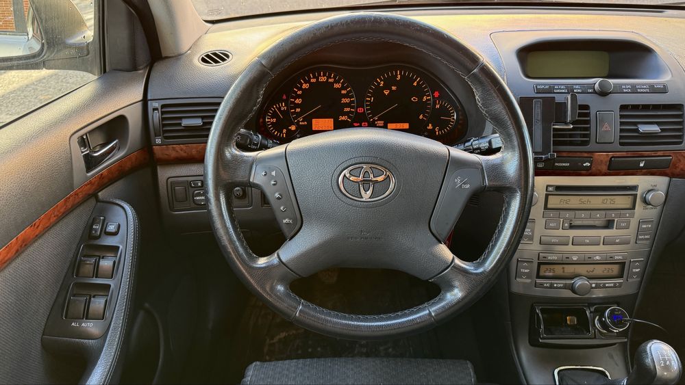 Toyota Avensis 2.0 D-4D (T25-CTD250L), Dez 2004