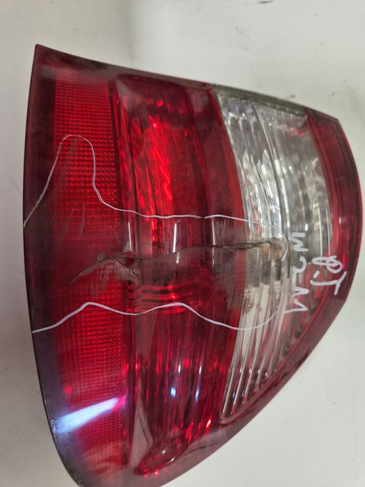 Lampa tylna prawa Mercedes w211 A211 820 12 54