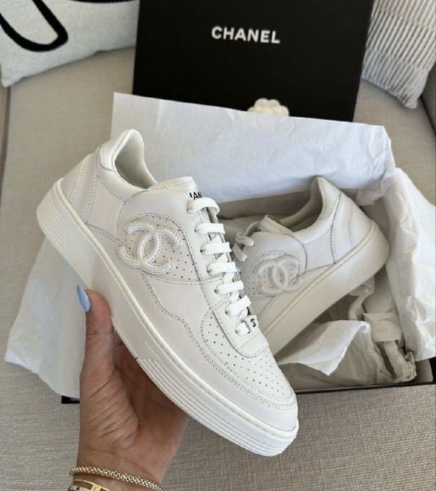 Шкіряні кеди кросівки білі жіночі бренд лого