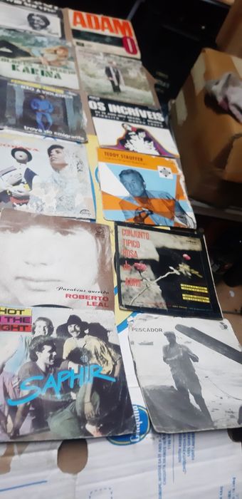120 discos de vinil, música variada.
