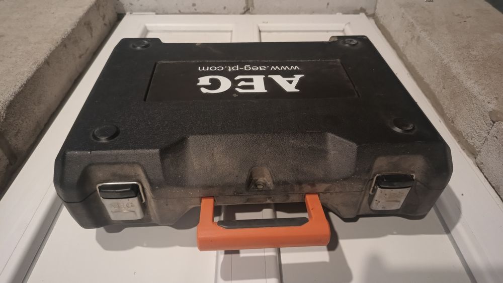 AEG. Шуруповерт. Подарунок ліхтар.