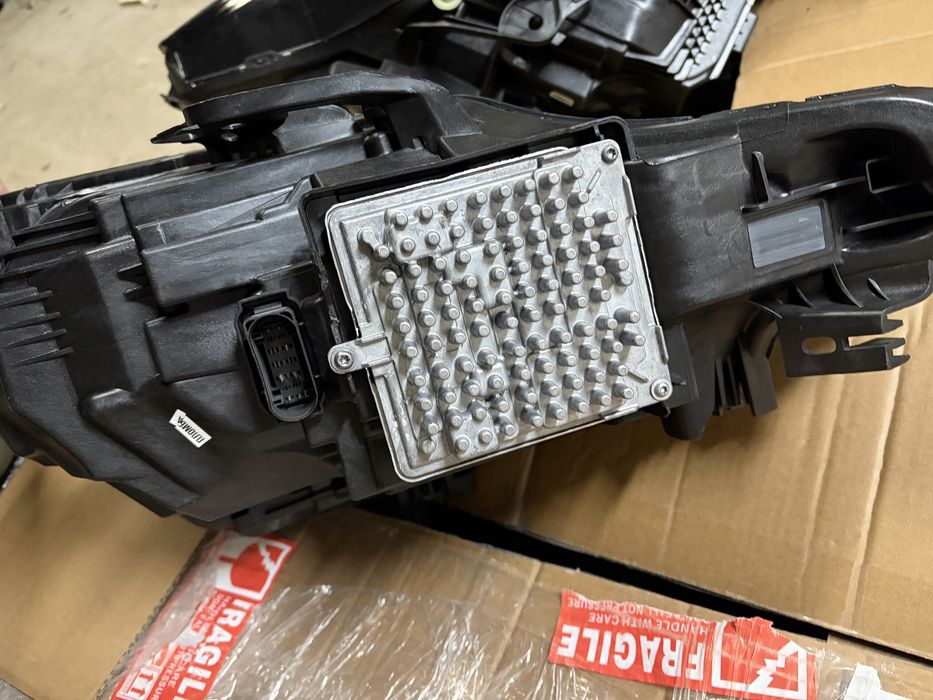 Polestar Led (pixel technology) 2021 -2025  передні фари