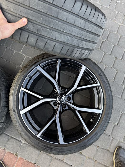 Колеса з Європи . Диски  VW TOUAREG R-line Estoril R22 5x112 Tayper