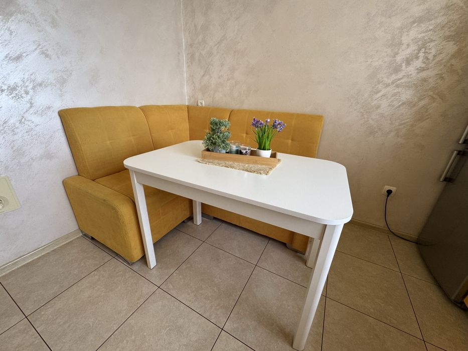 Кутовий диванчик на кухню