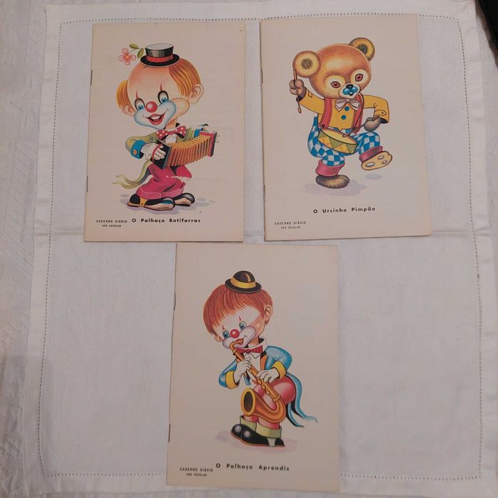 Conjunto de 7 cadernos escolares anos 70