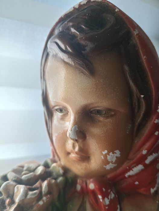 Busto menina com flores