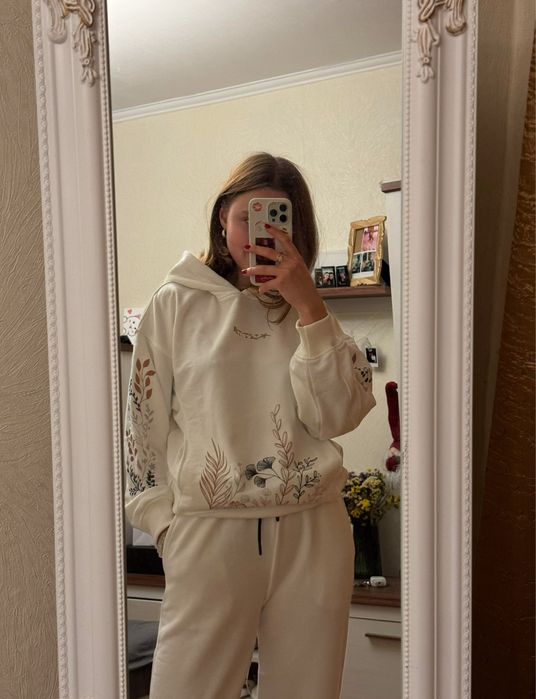 Костюм жіночий білий