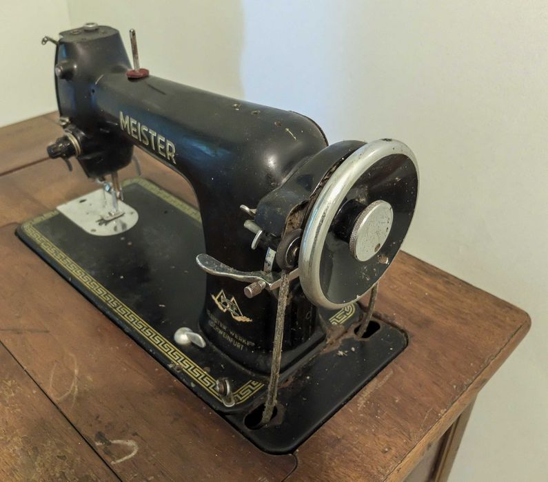 Meister-Werke Schweinfurt Sewing Machine, Vintage, for Restoration.