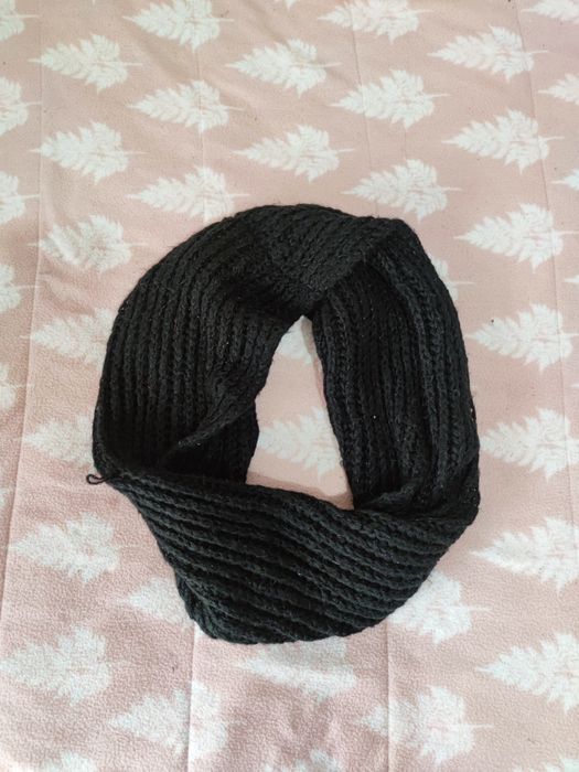 Gola de lã preta