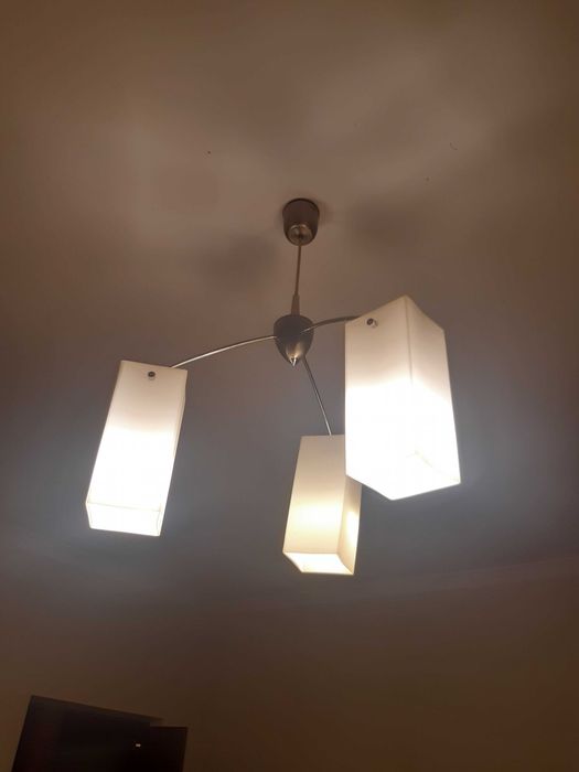 Lampa sufitowa salon. Żarówki led