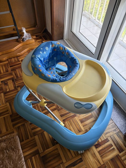 Andarilho Chicco + parque infantil