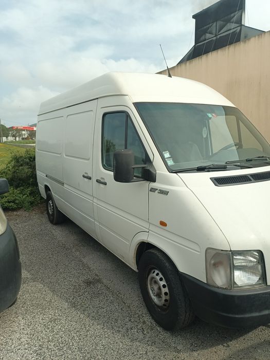 Carrinha para venda VW lt35 de 2005 cilindrada  2500 TDI carrinha em bom estado sempre estimada