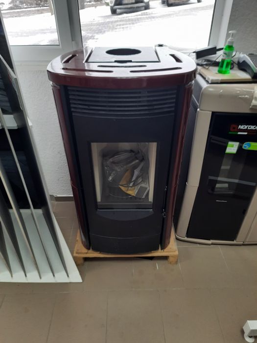 Камін на дрова вільностоячий