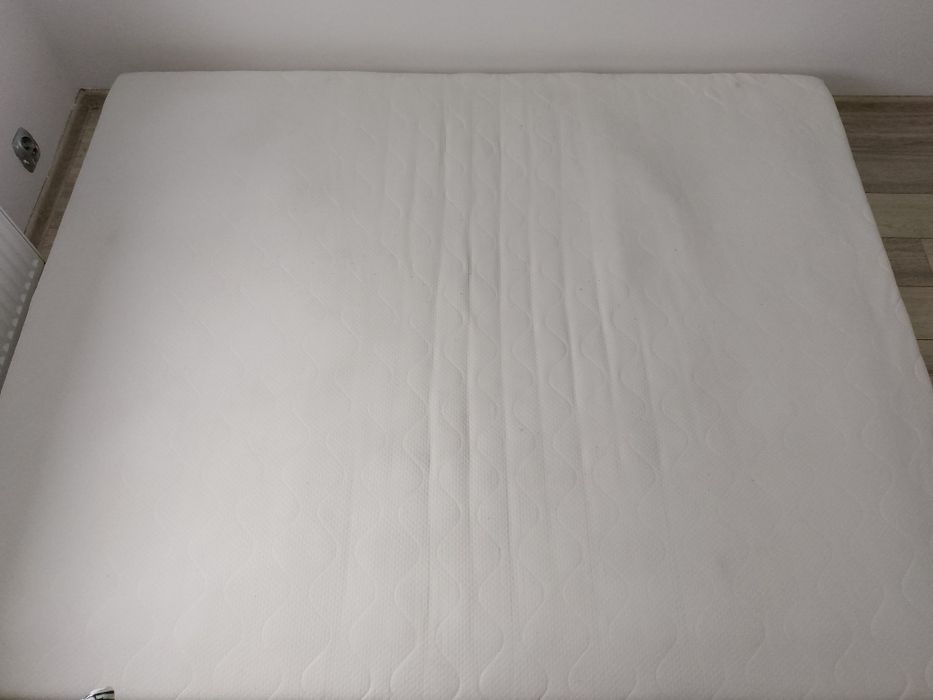 Materac 160x200 sprężynowy.