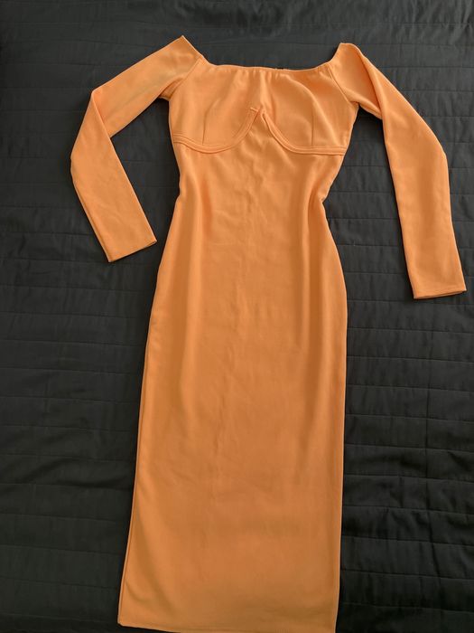 Сукня персикова міді