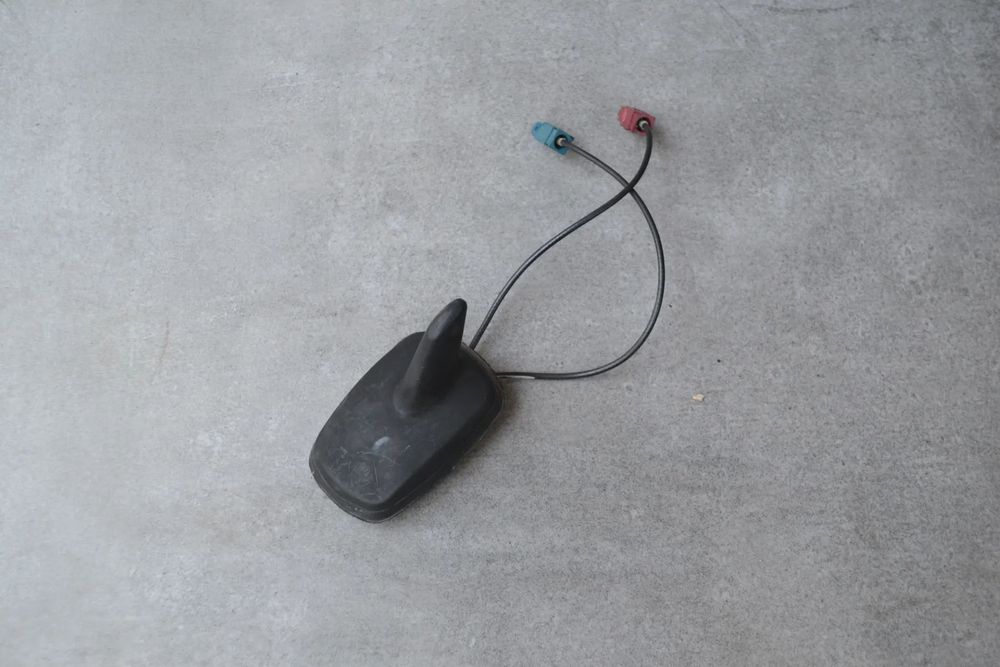 VW PASSAT B6 GOLF V TOURAN CADDY AUDI A3 8P ANTENA DACHOWA 1K0035507A