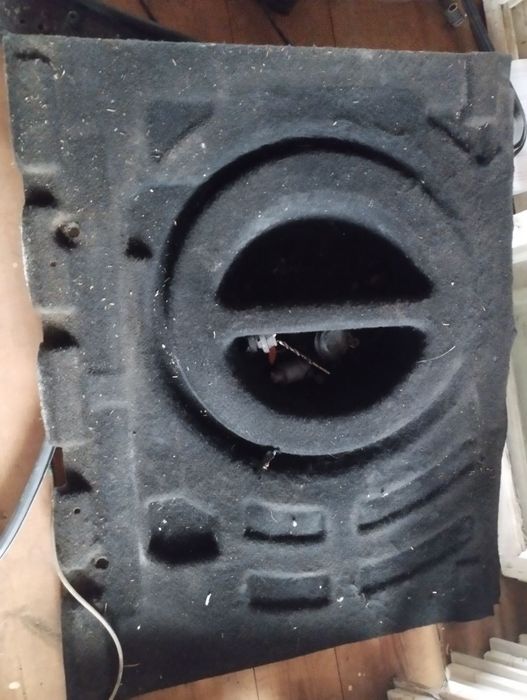 Підлога під запаску Рено Меган 2